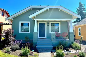 Bellingham Stucco Bungalow in SW 9130 Evergreen Fog with a Midnight Door — Bellingham, WA 98225